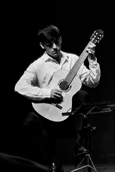 theatre-artist-template-repertoire-img-1 nacho cuadrado guitar 01
